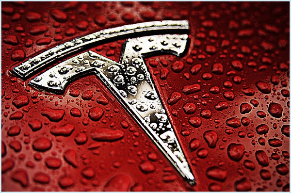 La couleur du Logo de Tesla Motors